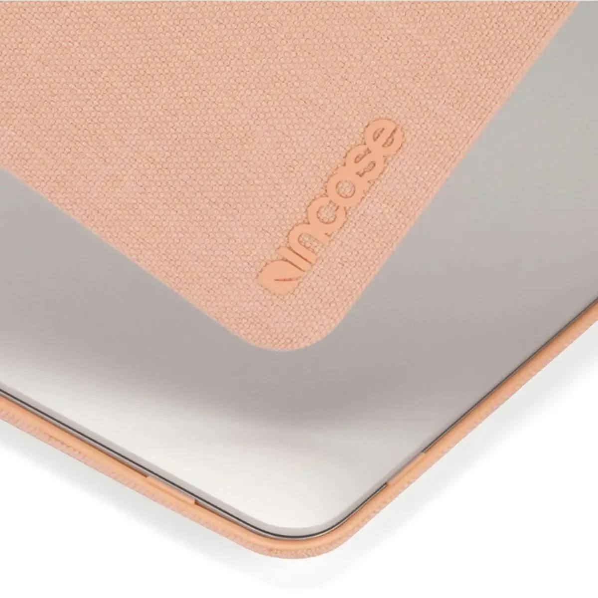 Incase Textured Hardshell in Woolenex for MacBook 16″ 2021 (Blush Pink)